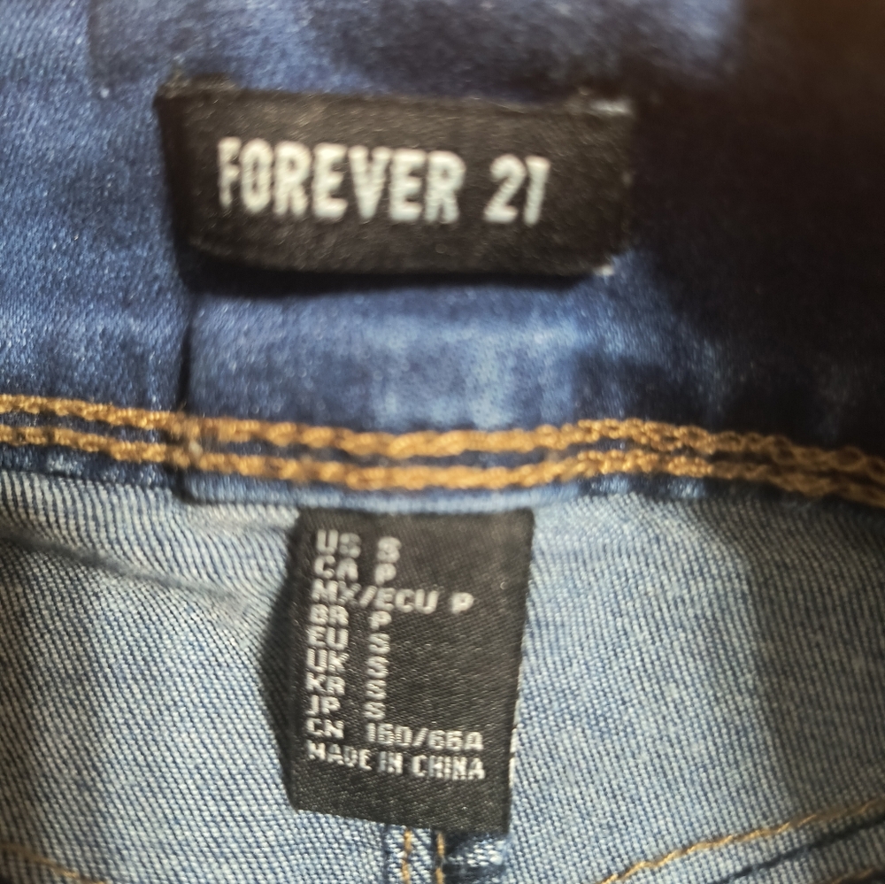 NWT Forever 21 Push Up Denim Shorts, Size Women's Small Waist 26", Medium Wash - Picture 2 of 11